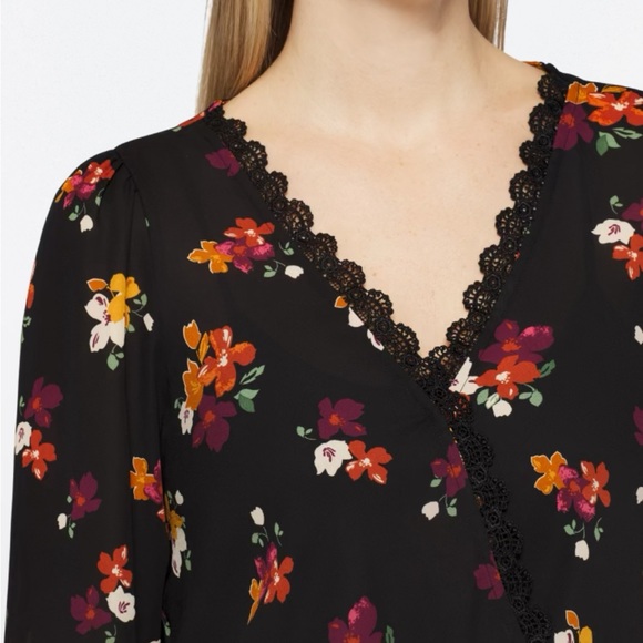 FORTUNE + IVY
Bella Lace Detailed Surplice Blouse| Size L| Black multi - Picture 2 of 10